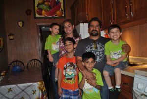 La familia Costich fue de las primeras en acudir a terapias al Delfinario. Renzo, Román y Rafael, jugaron con los delfines e hicieron nuevos amigos.