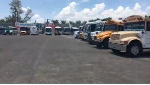 El estacionamiento contiguo al recinto fue abarrotado por más de 50 autobuses.
