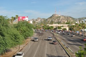 En Hermosillo el tránsito vehicular va en aumento creando embotellamientos y, por consiguiente, una movilidad mucho más lenta y problemática.