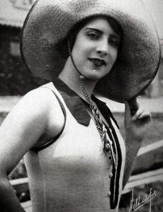 13 María Teresa Landa