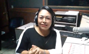 Locutora Alejandra Alegría fue detenida por agentes de la PEI.