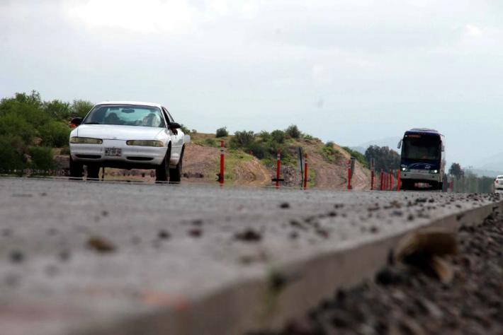 El Gobierno de Sonora cada año invierte menos en los trabajos de conservación, mantenimiento, e incluso construcción de las carreteras.