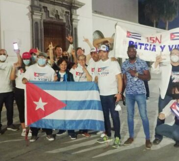 Un grupo de cubanos en Hermosillo organizó una caravana de protesta y se manifestaron frente a museo biblioteca de la Unison.