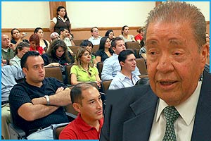 Dr. Calos Arellano García, fundador del Bufete Jurídico Gratuito