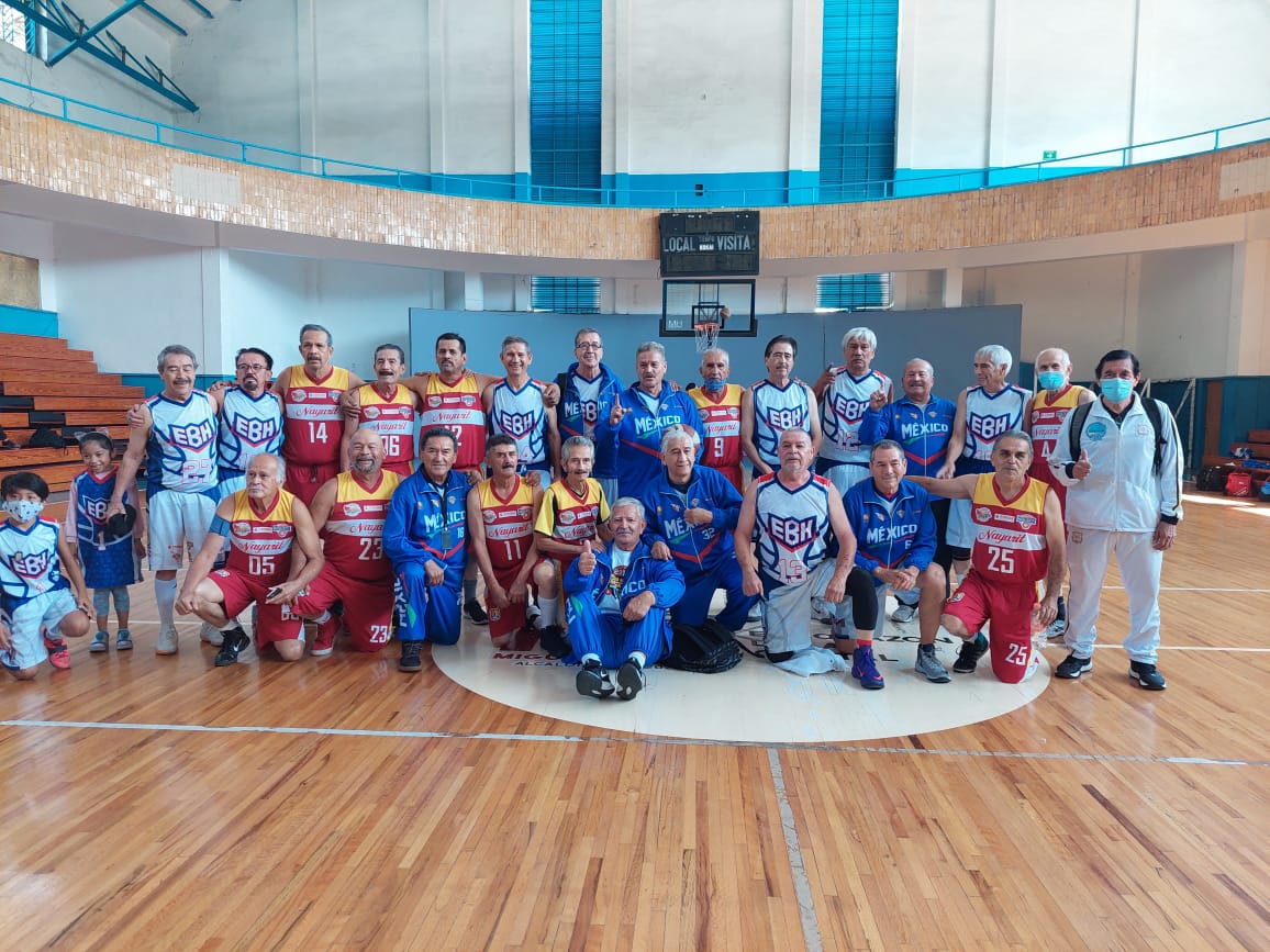 Este es el equipo varonil “Hermosillo EBH”, de 69 años y muchos más que representaron a Sonora en el pasado Nacional. Aquí con la Selección de Nayarit.