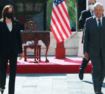 Andrés Manuel en un encuentro con Kamala Harris