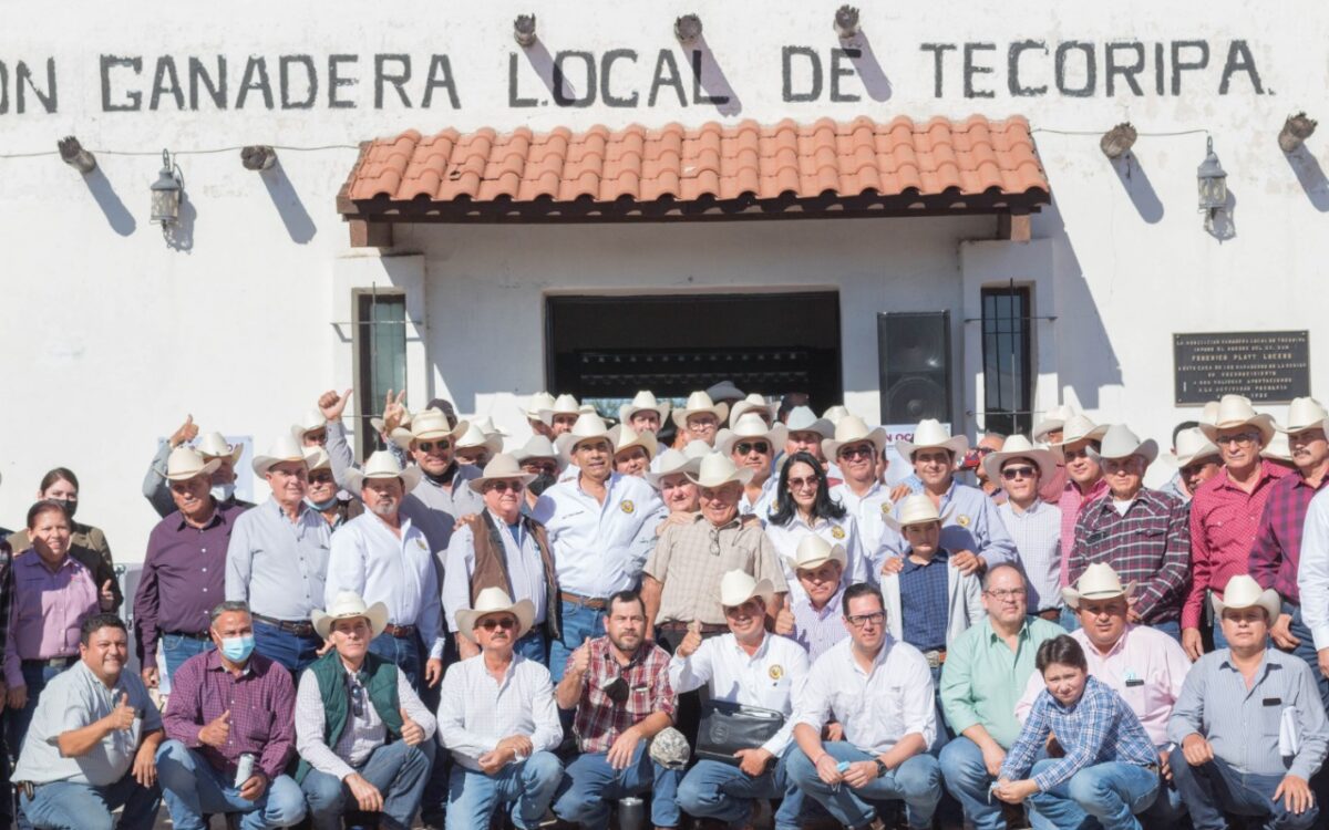 Juan Ochoa con rancheros de Tecoripa