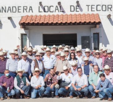 Juan Ochoa con rancheros de Tecoripa