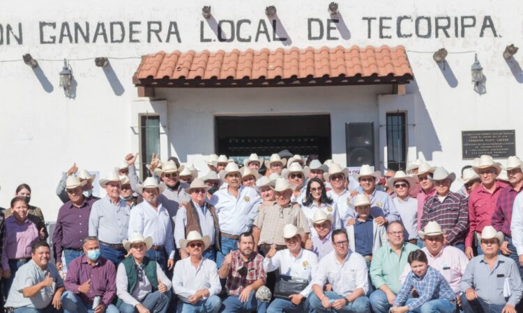 Juan Ochoa con rancheros de Tecoripa