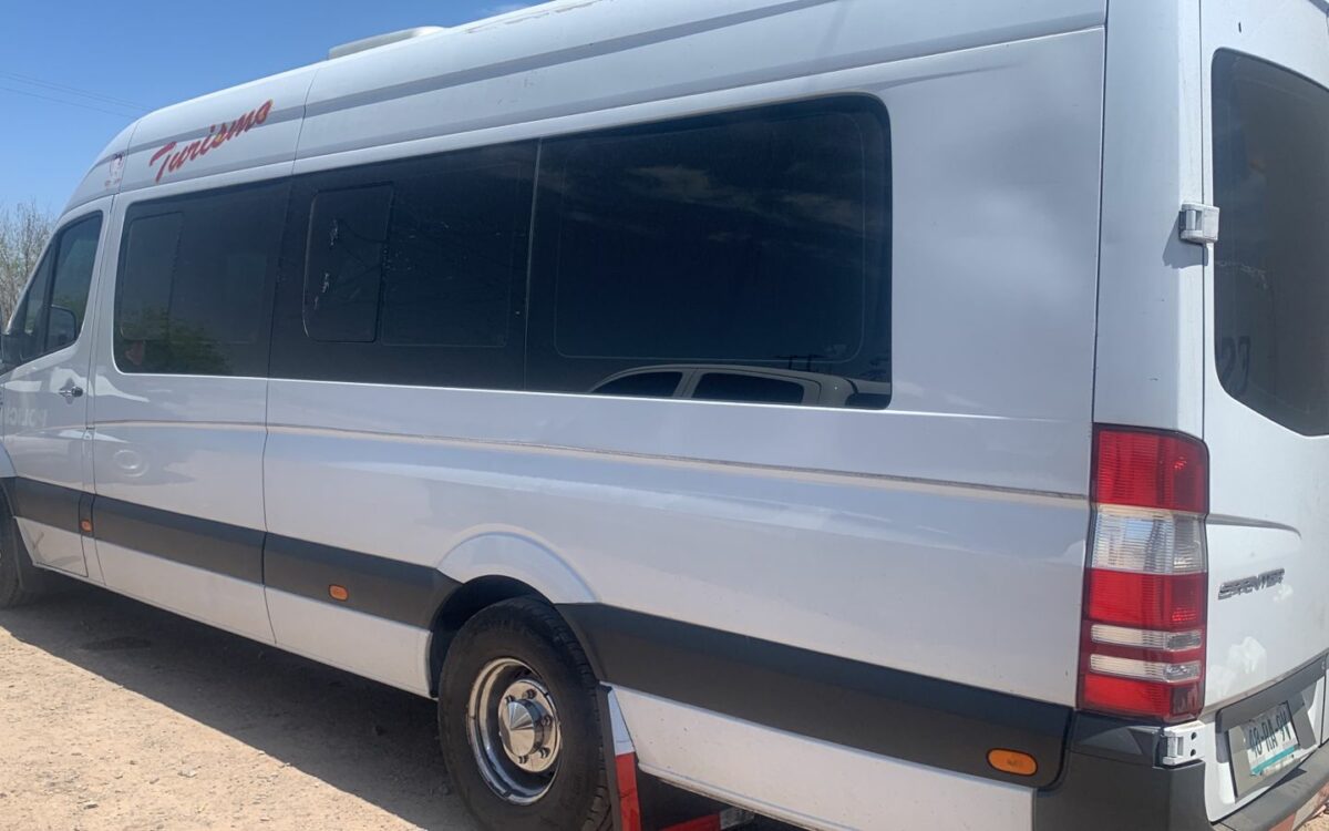 Detienen a personas que transportaban migrantes cubanos