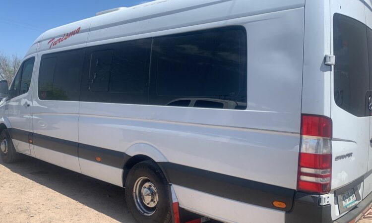 Detienen a personas que transportaban migrantes cubanos