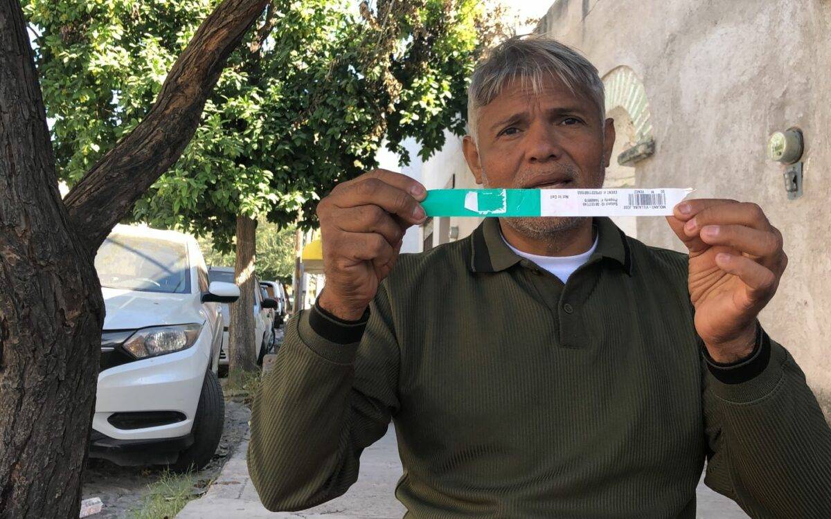 José Molano, migrante venezolano en Hermosillo, teme ser deportado por el Gobierno de México.