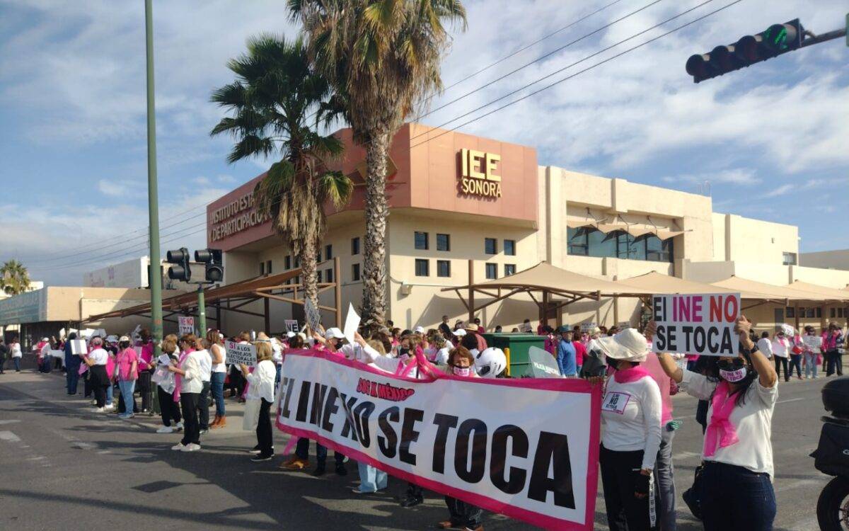 Marcha en defensa del INE