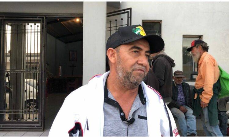 1.- Anselmo Ayala fundó este centro de ayuda y trabaja junto con un entusiasta equipo de voluntarios.