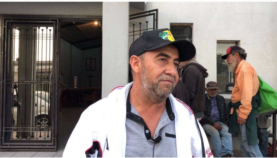 1.- Anselmo Ayala fundó este centro de ayuda y trabaja junto con un entusiasta equipo de voluntarios.