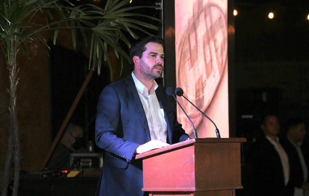 El Ing. Jorge Aguirre, presidente de CMIC Sonora, durante la ceremonia de 55 aniversario del organismo.
