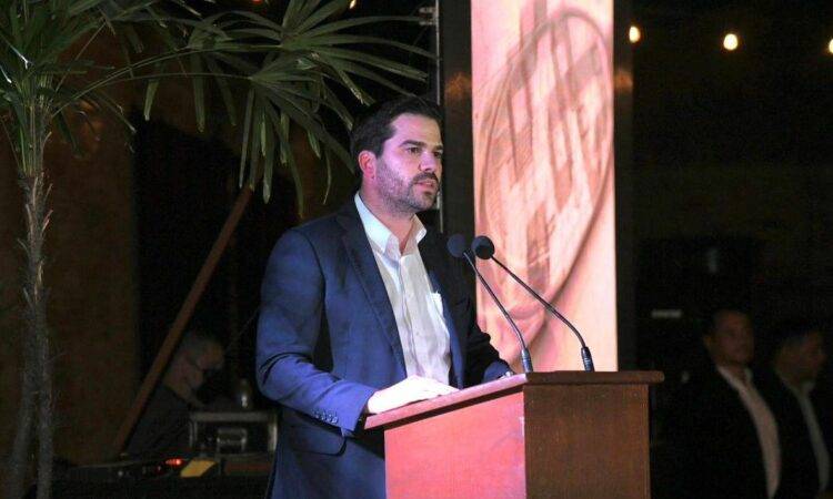 El Ing. Jorge Aguirre, presidente de CMIC Sonora, durante la ceremonia de 55 aniversario del organismo.