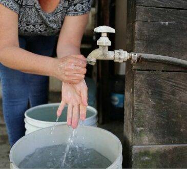 Se registró la ruptura de una tubería de conducción de 24 pulgadas por lo que se realizó un cierre de válvulas afectando el suministro de agua