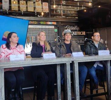 Organizadores del “Desierto de Sonora Beer Fest”: Lizeth Ruiz, representante de Vamos a Tucson; Fernanda Cisneros, directora de Turismo de Hermosillo; Damián Erro, coordinador del festival; y Luis Mario Rivera.