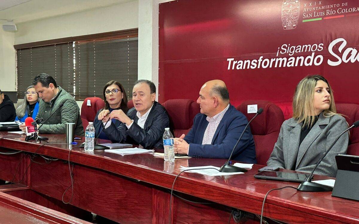 Gobernador anuncia cambios en su gabinete.