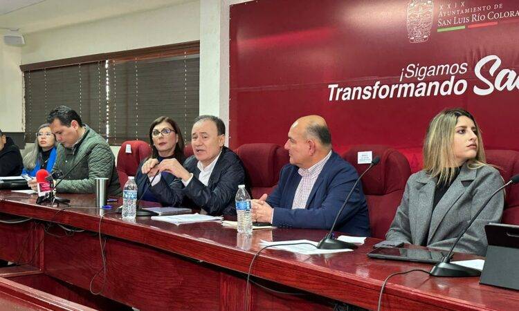 Gobernador anuncia cambios en su gabinete.