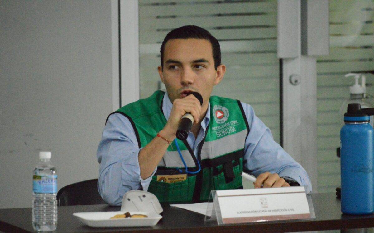 CANACO informó a la comunidad sanluisina que la entrega de los uniformes escolares para los alumnos de educación básica será hasta febrero