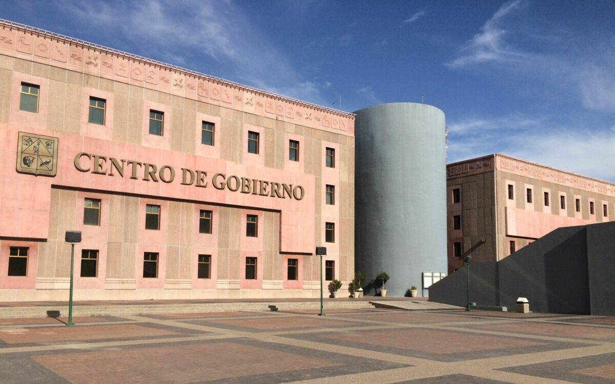 Contrato que en 2021 el Gobierno entregó a “Rivasa Servicio Industrial” que firma como representante legal Alejandro Rivas Figueroa.