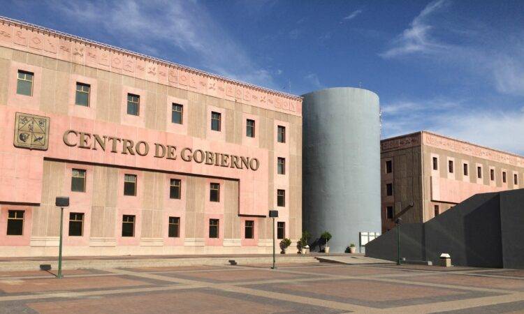 Contrato que en 2021 el Gobierno entregó a “Rivasa Servicio Industrial” que firma como representante legal Alejandro Rivas Figueroa.