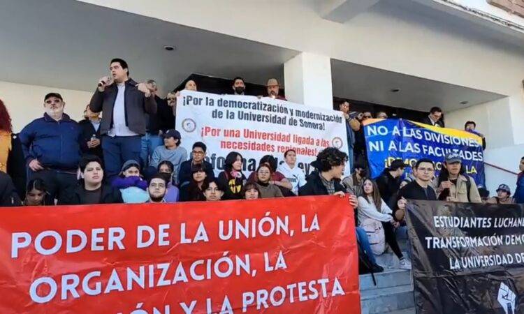 Maestros y alumnos se manifestaron en el Congreso del Estado, por democratización de la reforma a la Ley 4 de la Unison.