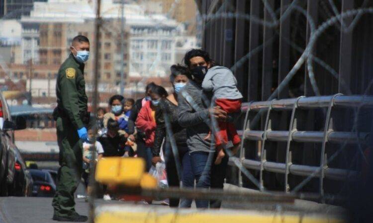 Un acuerdo que permitiría a la administración de Joe Biden realizar deportaciones masivas a México de solicitantes de asilo no mexicanos
