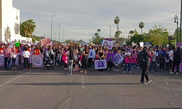 Miles de mujeres se sumaron a la manifestación.