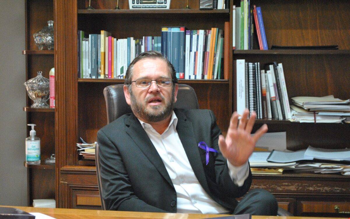 El Presidente del IEEyPC, Nery Ruiz, asegura que por el momento las afectaciones son directas al INE, pero en lo local les frena los trabajos previos y planeación de las elecciones