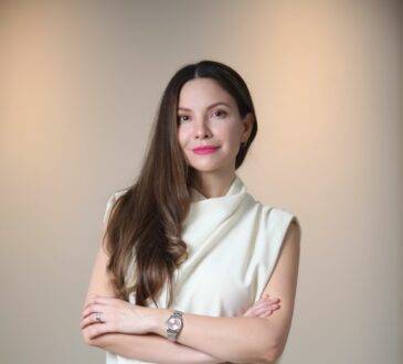 Denisse Ramos Murrieta, conferencista, escritora y creadora de contenidos en redes sociales.