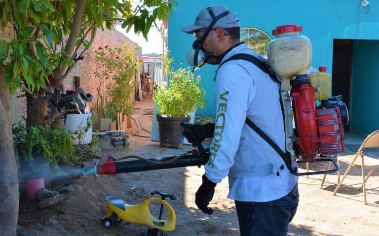 Personal de Salud con su equipo de “motomochilas”.