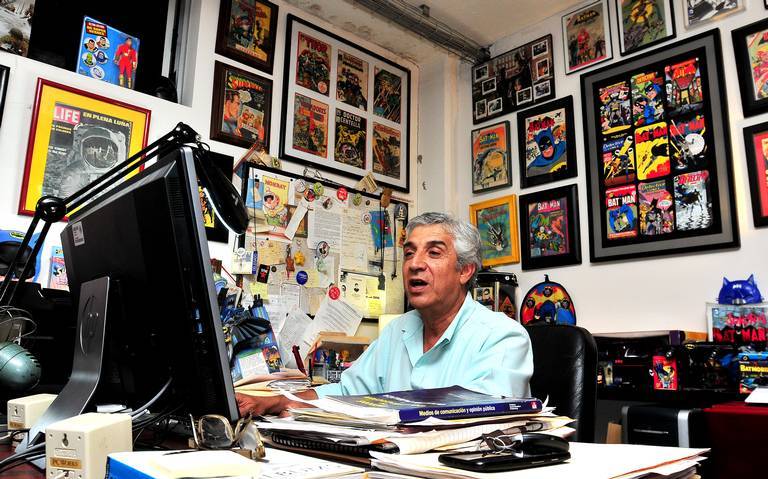 El profesor Francisco Ceballos tiene una colección acumulada a lo largo de más de 40 años.