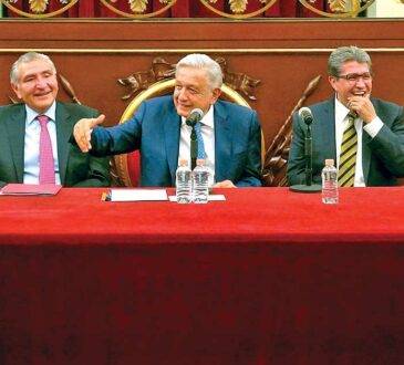 López Obrador sostuvo una reunión con Senadores y sus “corcholatas”.