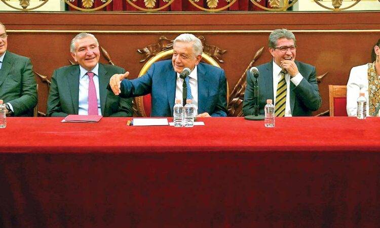 López Obrador sostuvo una reunión con Senadores y sus “corcholatas”.