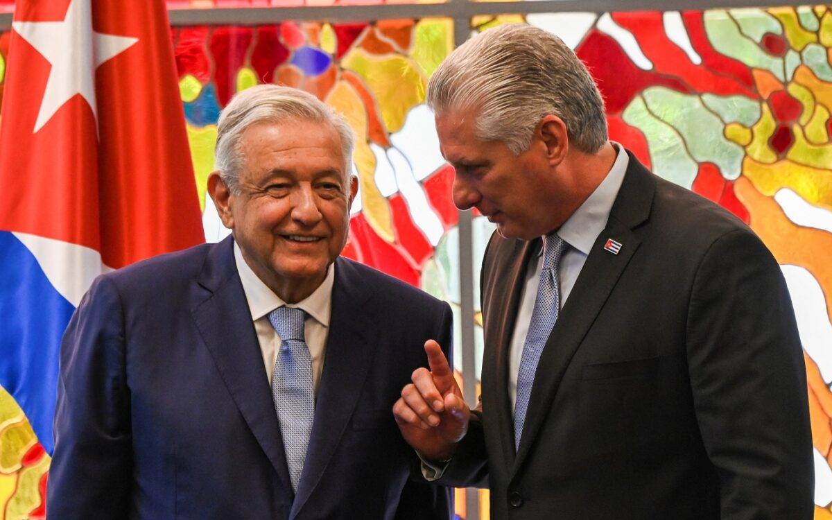 El presidente López Obrador y su homólogo cubano Miguel Díaz-Canel.