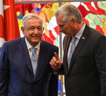 El presidente López Obrador y su homólogo cubano Miguel Díaz-Canel.