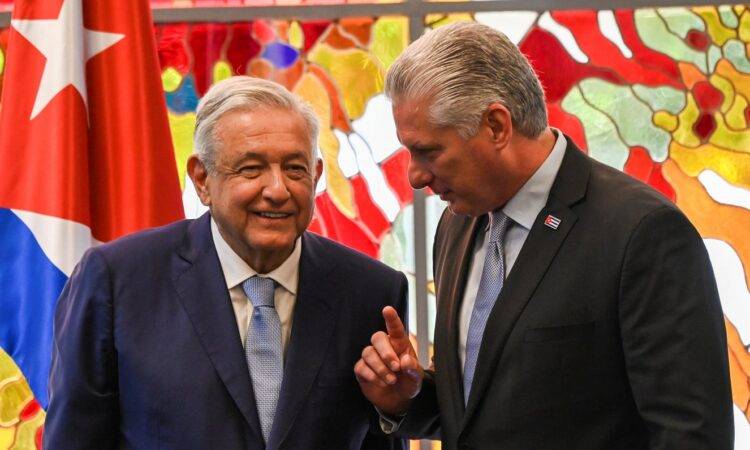 El presidente López Obrador y su homólogo cubano Miguel Díaz-Canel.