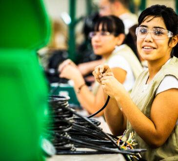 En la tasa de participación laboral de las mujeres, México ocupa la posición 125, ya que sólo el 44% de las mujeres participan en la fuerza laboral 