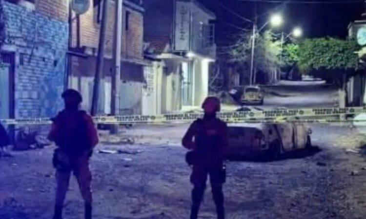 Diez elementos de la Guardia Nacional resultaron lesionados, cinco de gravedad, tras la explosión de un "coche bomba".