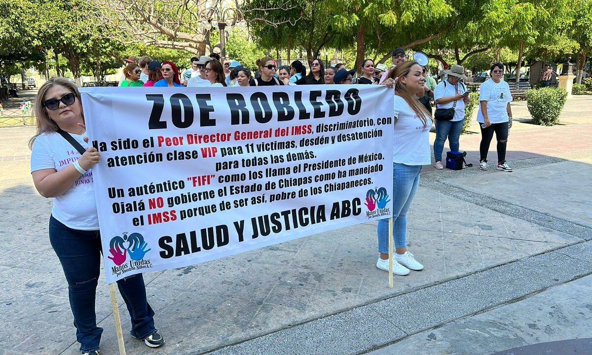 Madres, familiares y sobrevivientes del incendio en la Guardería ABC de Hermosillo, se manifestaron este miércoles frente al Palacio de Gobierno de Sonora