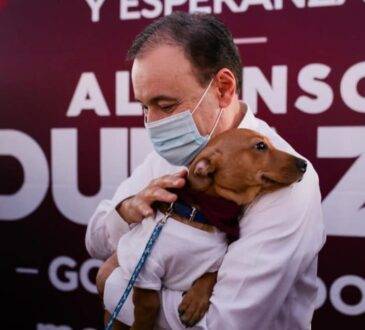 Alfonso Durazo empezó a asistir personalmente a la entrega de becas a los miles de jóvenes del Estado y a salir a los barrios y colonias a llevar los servicios de gobierno