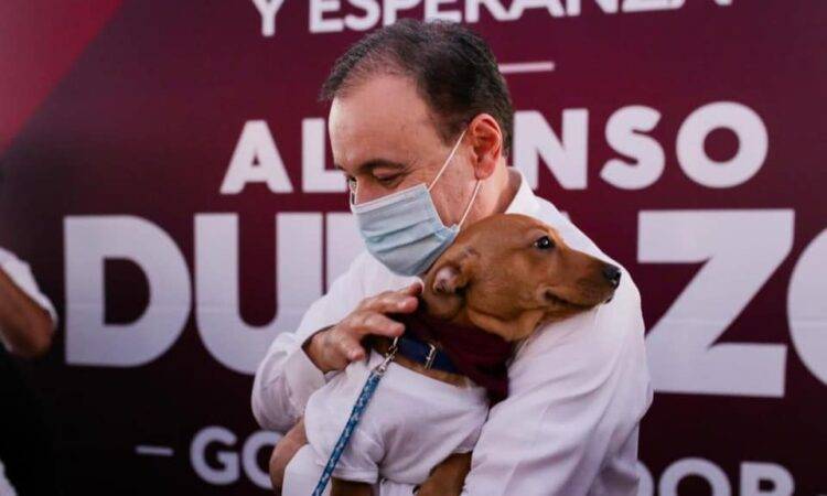 Alfonso Durazo empezó a asistir personalmente a la entrega de becas a los miles de jóvenes del Estado y a salir a los barrios y colonias a llevar los servicios de gobierno