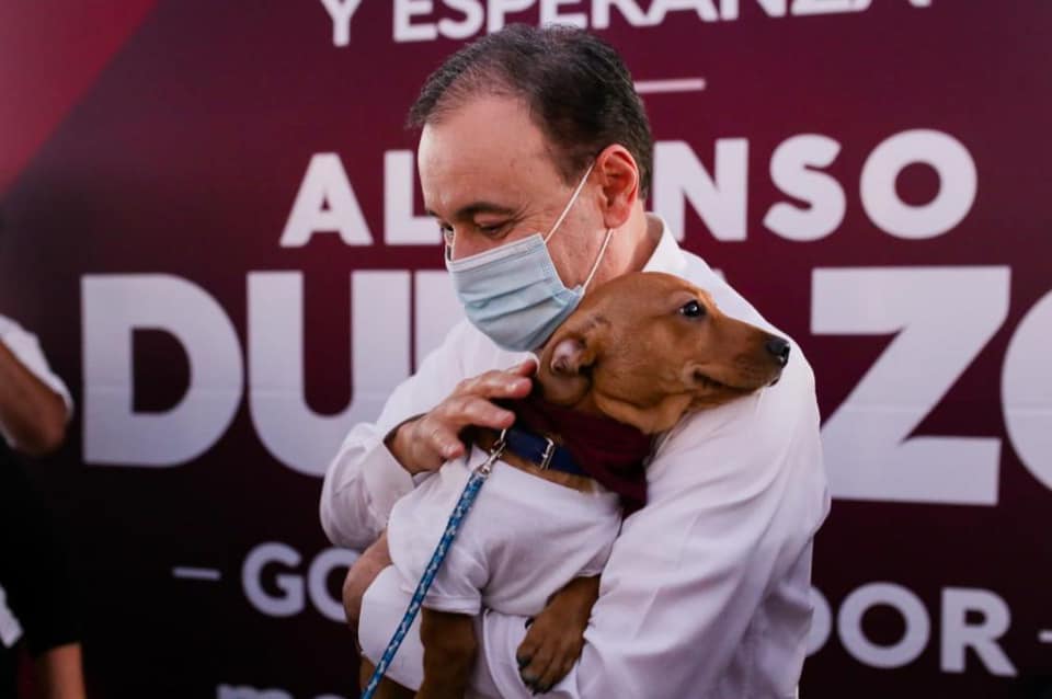 Alfonso Durazo empezó a asistir personalmente a la entrega de becas a los miles de jóvenes del Estado y a salir a los barrios y colonias a llevar los servicios de gobierno