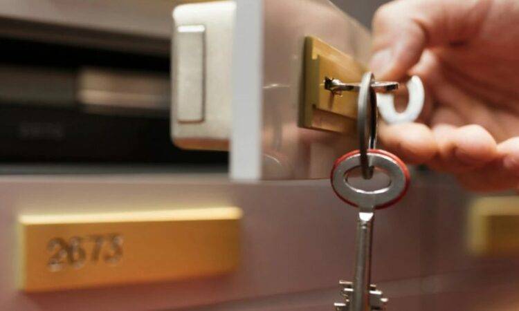 La revelación de información fiscal y bancaria, sin una causa judicial de por medio, conduce claramente a la violación de la privacidad de las personas