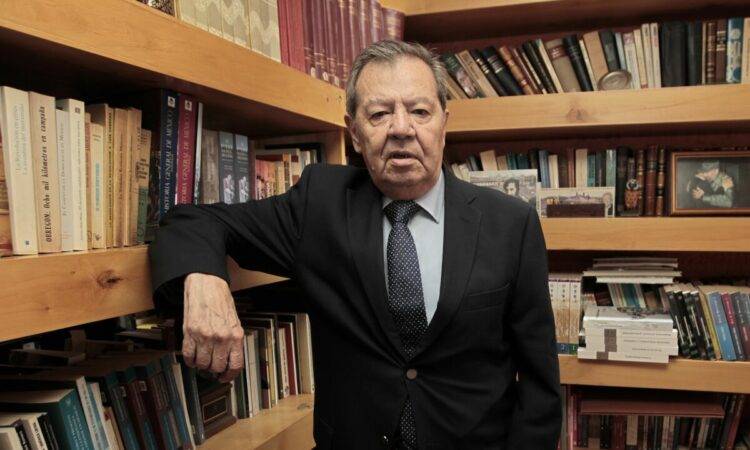 Fue uno de los más fervientes promotores de la reforma del Estado. Logró pactar con diversas fuerzas políticas los apoyos necesarios para llevar a cabo importantes reformas