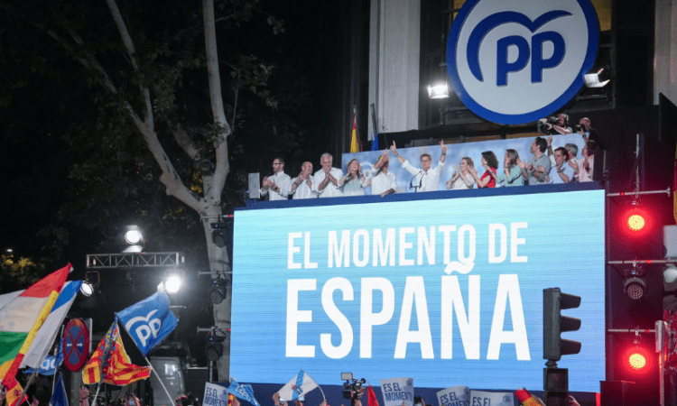 Fueron las decimosextas elecciones generales democráticas, las quintas con Felipe VI como rey y las primeras celebradas en un mes de julio.