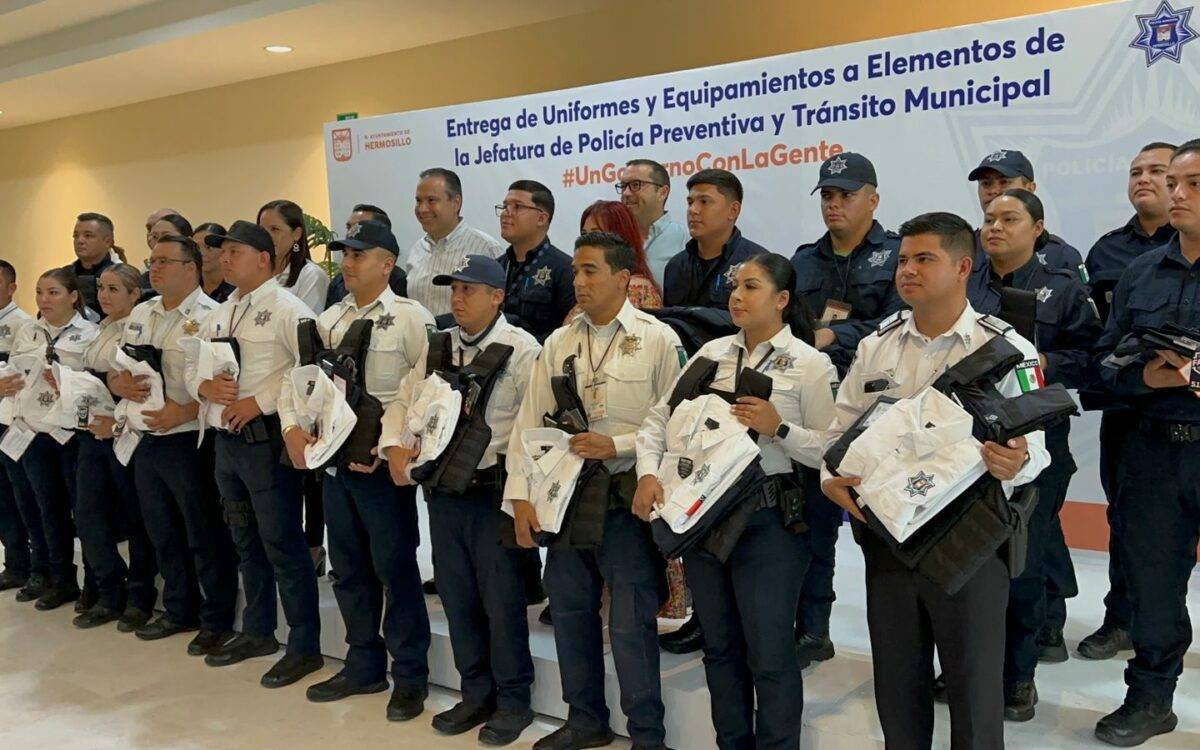 Equipamiento anti balístico y uniformes, recibió la corporación de la policía municipal de Hermosillo este lunes. Una inversión de $14 mlls de pesos